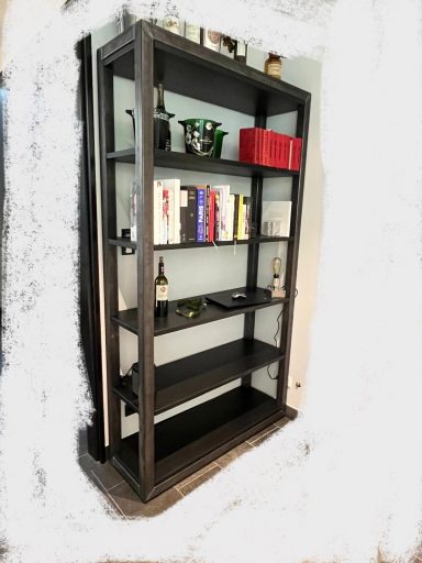 Bücherregal